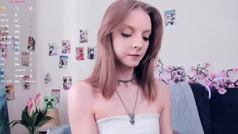 Snapshot of little__caprice chatting on April 22, 2026, 7:33 am Bella online show from April 22, 2026, 7:33 am