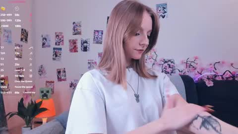 Snapshot of little__caprice chatting on April 28, 2026, 7:24 am Bella online show from April 28, 2026, 7:24 am