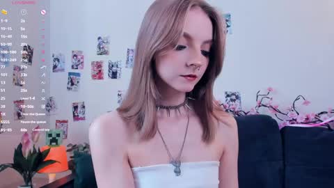Snapshot of little__caprice chatting on May 26, 2026, 7:15 am Bella online show from May 26, 2026, 7:15 am
