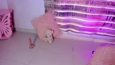 little__doll18 online show from July 25, 2026, 9:01 pm