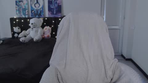 little__flowers online show from September 25, 2025, 8:07 am