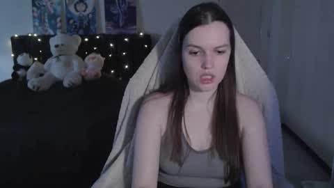 little__flowers online show from December 5, 2025, 9:51 am