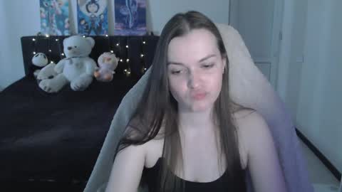 little__flowers online show from June 4, 2026, 10:21 am