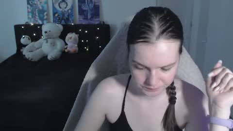little__flowers online show from June 12, 2026, 8:57 am