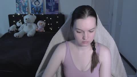 little__flowers online show from June 14, 2026, 8:49 am