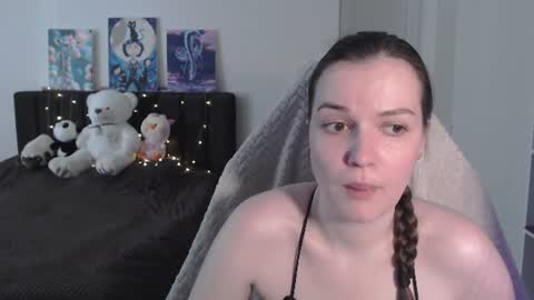 little__flowers online show from June 22, 2026, 8:33 am