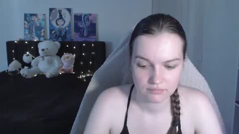 little__flowers online show from June 26, 2026, 9:35 am