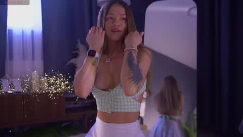 SophiaKateline online show from April 30, 2026, 8:53 am