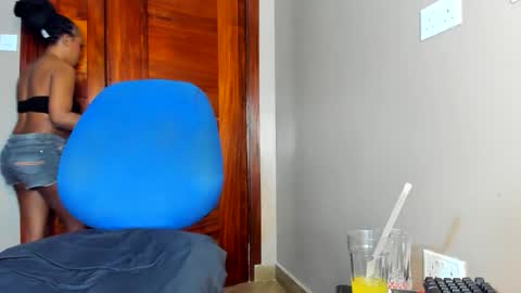 Snapshot of little_africa chatting on May 5, 2026, 6:54 am little_africa online show from May 5, 2026, 6:54 am