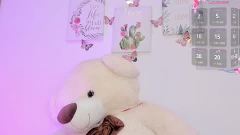 Snapshot of little_channel_ chatting on June 6, 2026, 11:26 am online show from June 6, 2026, 11:26 am