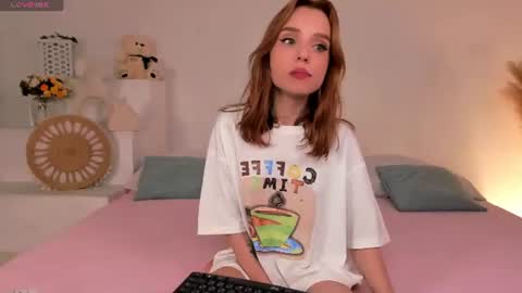 Snapshot of little_clare_ chatting on July 22, 2026, 6:16 am little_clare_ online show from July 22, 2026, 6:16 am