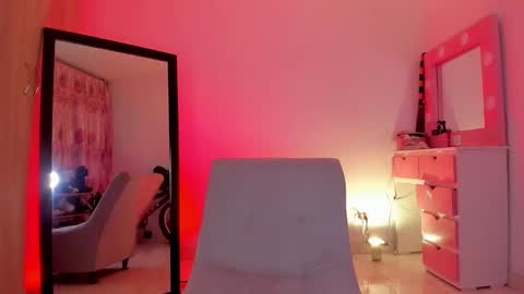 Snapshot of little_emilyd chatting on September 30, 2025, 4:39 am Emily online show from September 30, 2025, 4:39 am