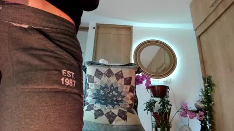 Snapshot of little_izzi chatting on October 23, 2025, 5:01 pm Izzi online show from October 23, 2025, 5:01 pm