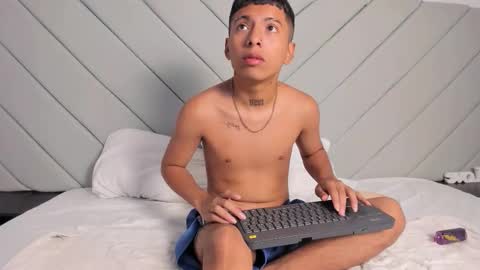 little_kris1 online show from November 8, 2025, 12:27 pm