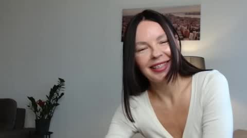 Nicole online show from September 24, 2025, 1:36 pm