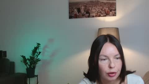 Nicole online show from October 9, 2025, 11:52 am