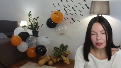 Nicole online show from October 26, 2025, 2:34 pm