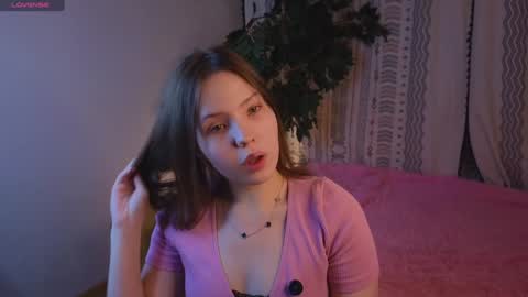 Kiki online show from December 21, 2025, 7:43 pm