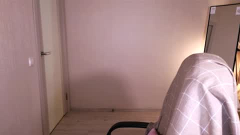 little_pretty_woman online show from September 17, 2025, 4:30 pm