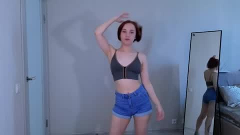 little_pretty_woman online show from May 14, 2026, 11:06 am