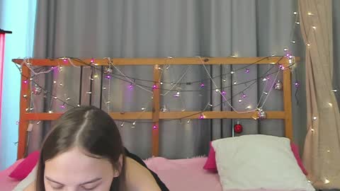 Snapshot of little_radiant_sun chatting on February 7, 2025, 9:37 am Kriss online show from February 7, 2025, 9:37 am