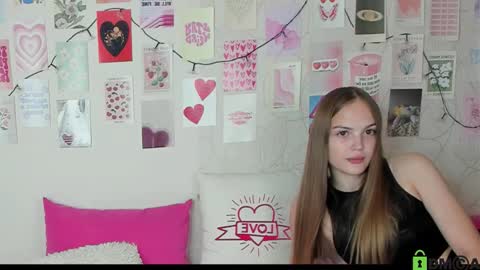 Snapshot of little_radiant_sun chatting on October 14, 2025, 9:32 am Kriss online show from October 14, 2025, 9:32 am