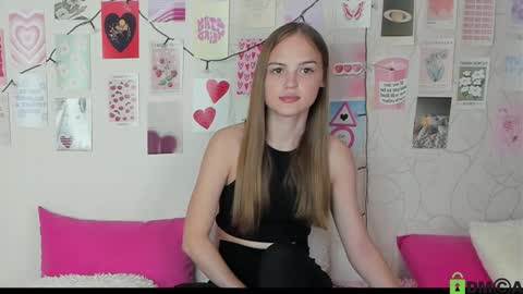 Snapshot of little_radiant_sun chatting on October 18, 2025, 8:26 am Kriss online show from October 18, 2025, 8:26 am