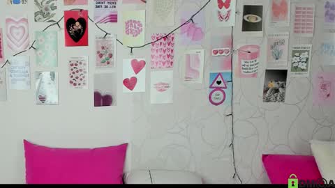 Snapshot of little_radiant_sun chatting on October 19, 2025, 6:36 am Kriss online show from October 19, 2025, 6:36 am