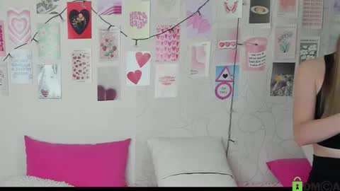 Snapshot of little_radiant_sun chatting on November 7, 2025, 8:14 am Kriss online show from November 7, 2025, 8:14 am