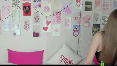 Snapshot of little_radiant_sun chatting on November 13, 2025, 8:35 am Kriss online show from November 13, 2025, 8:35 am