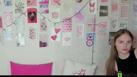 Snapshot of little_radiant_sun chatting on November 15, 2025, 11:18 am Kriss online show from November 15, 2025, 11:18 am