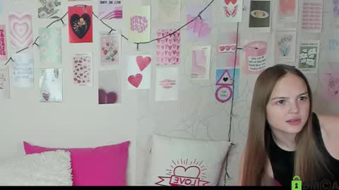 Snapshot of little_radiant_sun chatting on November 17, 2025, 9:37 am Kriss online show from November 17, 2025, 9:37 am