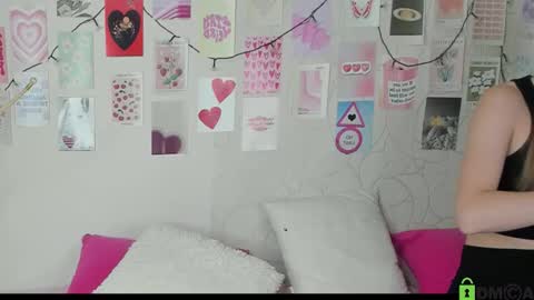 Snapshot of little_radiant_sun chatting on November 28, 2025, 9:34 am Kriss online show from November 28, 2025, 9:34 am