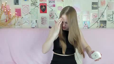 Snapshot of little_radiant_sun chatting on May 19, 2026, 7:04 am Kriss online show from May 19, 2026, 7:04 am