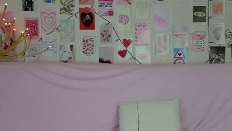 Snapshot of little_radiant_sun chatting on July 5, 2026, 7:37 am Kriss online show from July 5, 2026, 7:37 am