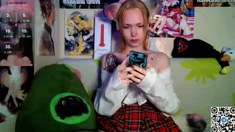 Snapshot of little_sugar_queen chatting on February 24, 2026, 10:41 pm Akin online show from February 24, 2026, 10:41 pm