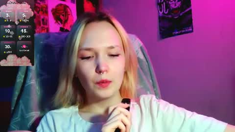 Snapshot of little_sugar_queen chatting on July 25, 2026, 8:17 pm Akin online show from July 25, 2026, 8:17 pm