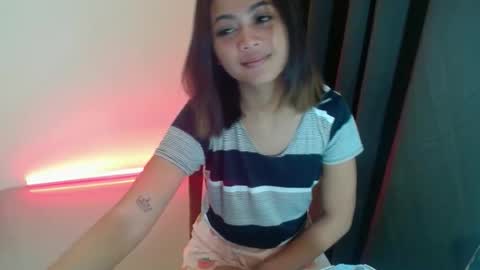 Snapshot of little_sunshine18 chatting on April 27, 2026, 12:25 pm shine online show from April 27, 2026, 12:25 pm