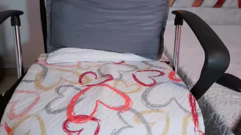 Snapshot of littleaysheel chatting on December 7, 2024, 6:37 pm littleaysheel online show from December 7, 2024, 6:37 pm