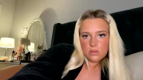 Littleblonde010 online show from July 18, 2026, 1:21 am