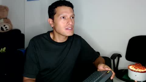 Snapshot of littledicklatin chatting on March 8, 2025, 5:28 am Manu online show from March 8, 2025, 5:28 am