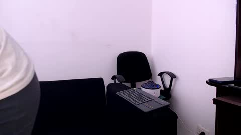 Snapshot of littledicklatin chatting on September 15, 2025, 7:58 pm Manu online show from September 15, 2025, 7:58 pm