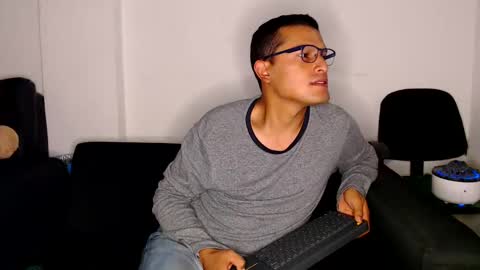 Snapshot of littledicklatin chatting on September 17, 2025, 2:57 am Manu online show from September 17, 2025, 2:57 am