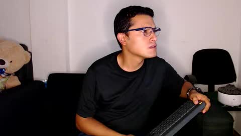 Snapshot of littledicklatin chatting on October 27, 2025, 2:48 am Manu online show from October 27, 2025, 2:48 am