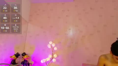 Snapshot of littlee_emilyy_ chatting on April 28, 2026, 1:05 pm Emily online show from April 28, 2026, 1:05 pm