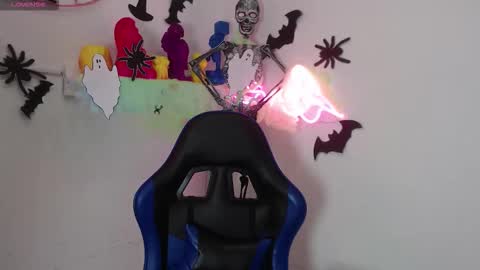 Angel  online show from October 31, 2025, 9:05 pm