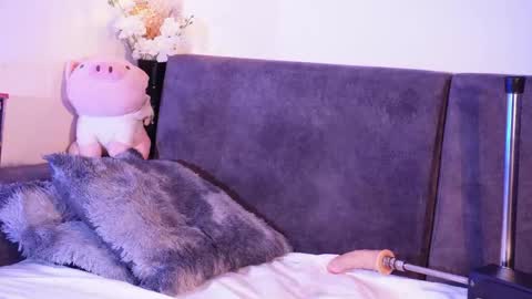 Snapshot of littlee_sophi_ chatting on April 28, 2026, 2:27 am Sophie online show from April 28, 2026, 2:27 am