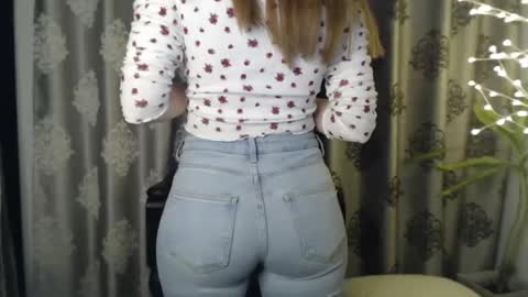 Snapshot of littleflowers chatting on January 15, 2025, 4:11 pm Your little flower online show from January 15, 2025, 4:11 pm