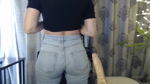 Snapshot of littleflowers chatting on March 5, 2025, 11:06 am Your little flower online show from March 5, 2025, 11:06 am