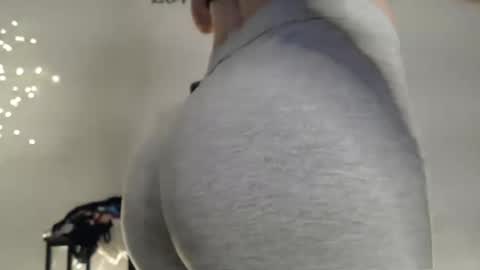 Snapshot of littleflowers chatting on November 29, 2025, 8:28 am Your little flower online show from November 29, 2025, 8:28 am